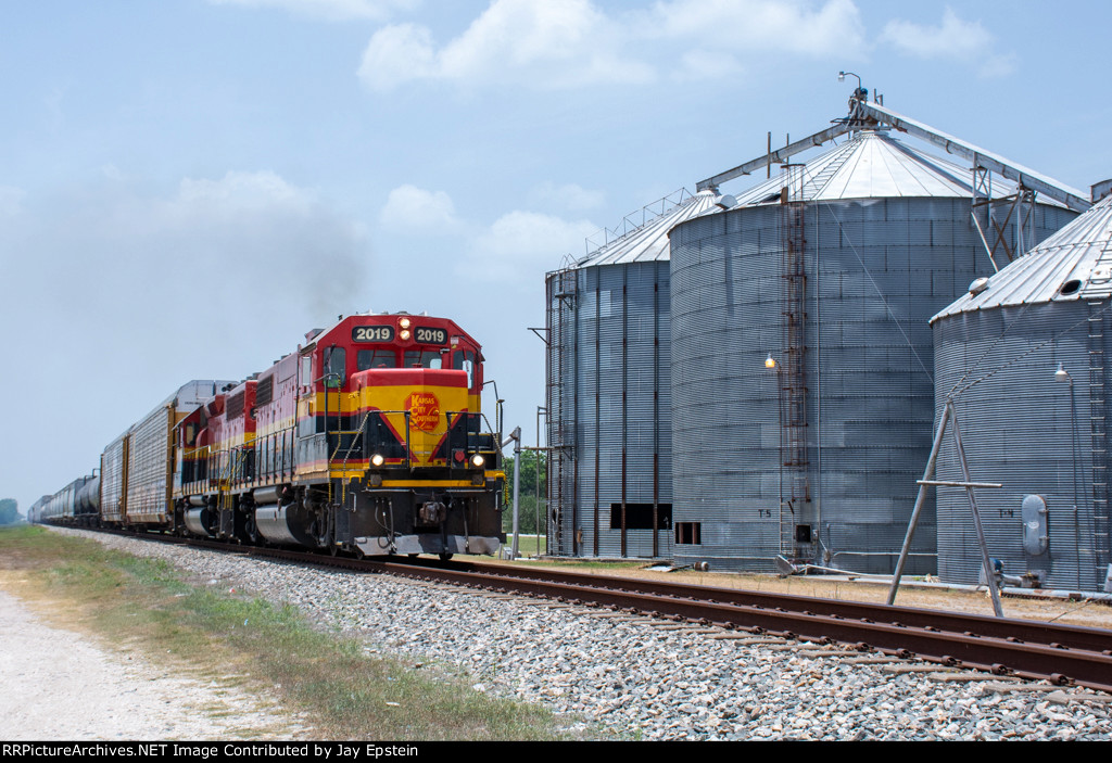 Passing the Grain Eleavator